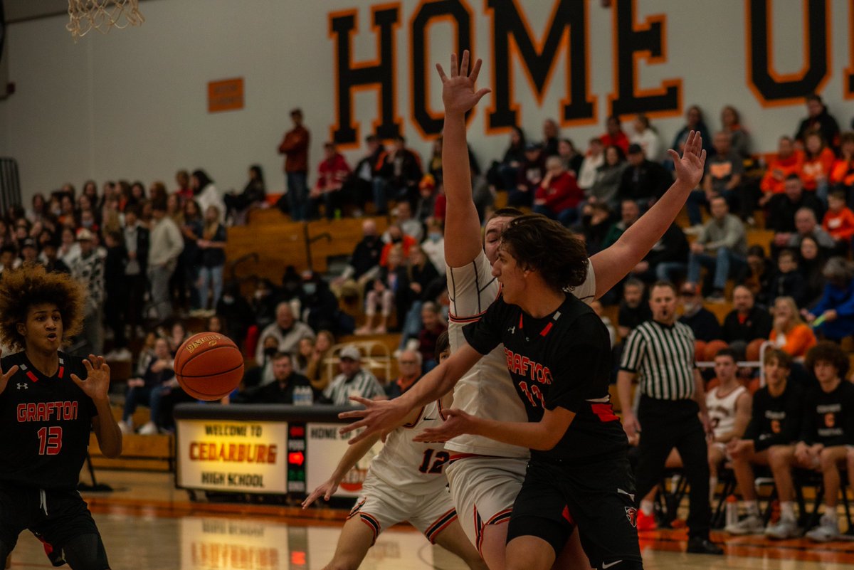Another great road win against a NSC opponent. The Blackhawks took down the Bulldogs 62-53. An all around team effort! #letsgo #OneUnit #blackhawkpride
<a href="/CoachJamesGHS/">Damon James</a> 
<a href="/CoachVb6/">Vance Burnside Jr.</a> 
A big shoutout to our supporters <a href="/Grafton6thwoman/">GHS Girls Basketball</a> &amp; <a href="/GraftonHIHawks/">Grafton Black Hawks</a>. You brought the energy!
