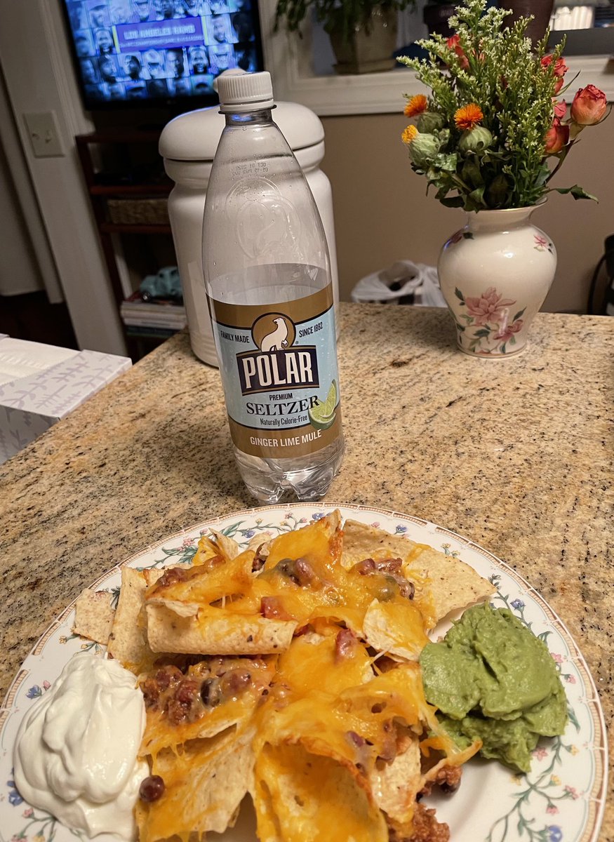 GrannyGail31's tweet photo. Ready for the next game - chili nachos and my favorite beverage #go49’ers https://t.co/vhM77Gfpr5