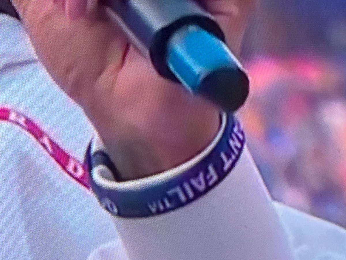GCFbands's tweet photo. S/O to @brandy on the 🔥🔥🔥🔥 national anthem! You killed it!!!! (And for rocking her #GodCantFail band! Swipe>😍) NFL https://t.co/fytEmFACIN