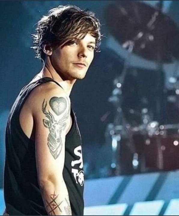 theGayWilliams's tweet photo. I am voting #LOUIES for #BestFanArmy #iHeartAwards https://t.co/ZV0moS0nyV