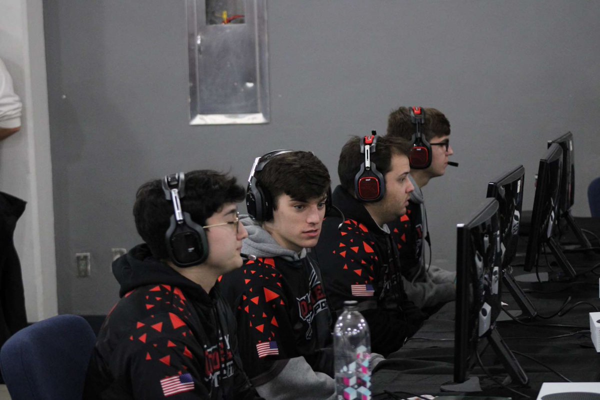 colbymc12's tweet photo. had a litty weekend in Lake Charles. Competed in my first lan with the squad😈 had an absolute blast in the games. shoutout @scionesports for hosting an amazing event but maybe host a cod lan next🤔🤔. #weplaycod #halo https://t.co/GoackmZ8yt
