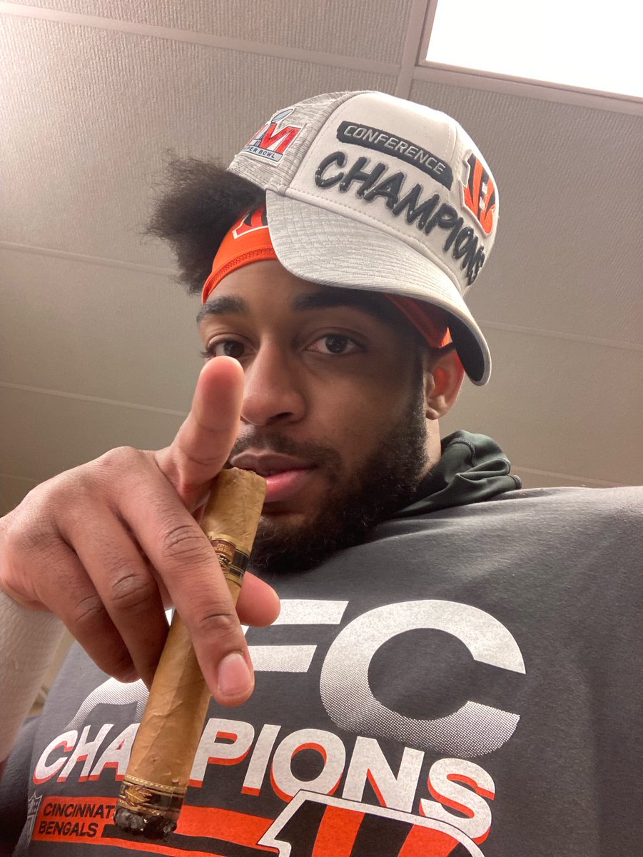 tleekirschner's tweet photo. Just got a call from Chris Evans- @Kidnplay_abc123 in the locker room! Facetimed with Mike. Called to tell Mike  @mikekirschner1 THANKS! Chris said,”Feels like it felt when we went to state in 2014!”How cool is that! Chris is such an awesome kid! So happy for you Chris!#GoBengals https://t.co/q5CulCXPzi
