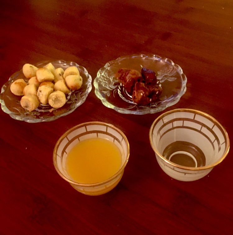 لم أكن أعلم ما السبب!
هل بفعل هذا الانخفاض المفاجيء في درجة الحرارة تجمدت أصابعي!
أم أن كلماتي وقفت...