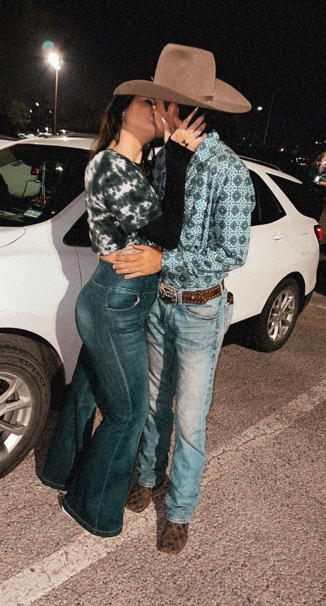 britmw22's tweet photo. My best friend and other half right here🖤 https://t.co/ctWz9soEw2