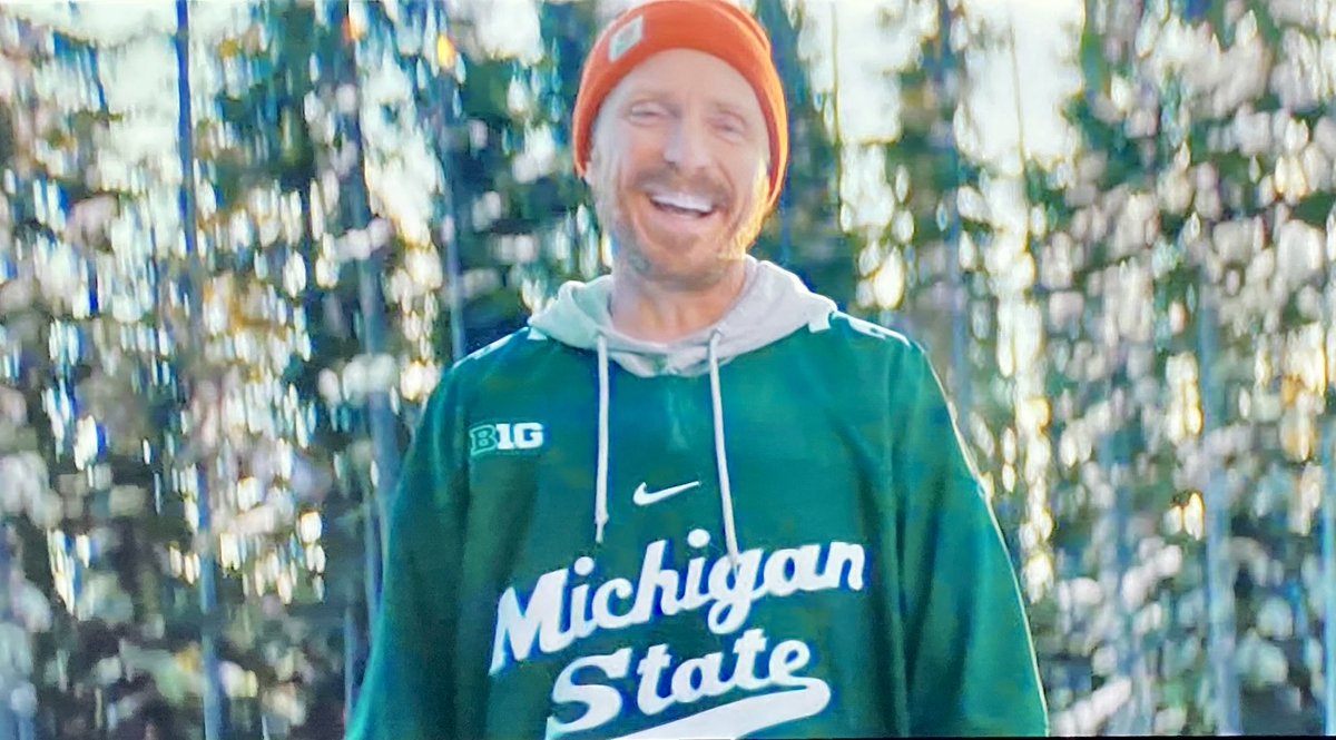 FromEastLansing's tweet photo. New Chevy Truck commercial featuring ⁦@MSU_Hockey⁩ 👀 https://t.co/Cw93C4uaRG