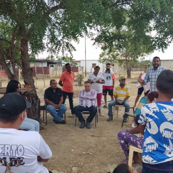 franjpmoficial's tweet photo. #30ener en la gira por la Pq #Tamaca Edo Lara, seguimos organizando y atendiendo a las comunidades en sus necesidades para canalizar sus problemas ante las instancias gubernamentales. @jacobomarmol @sanchezfortoul @Benjamin_AdanAD @cleverlaraad https://t.co/TUFDvXSnAR