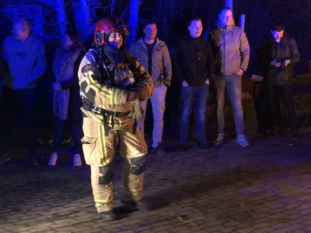 Vanavond de laatste (althans) operationele uitruk 🔥van Nico Theuns <a href="/KazerneUithoorn/">Brandweer Uithoorn</a> . De “melding” was een verrassing voor hem. Dank je wel🙏.Wel blijft hij voor de Veiligheidregio AA werken.