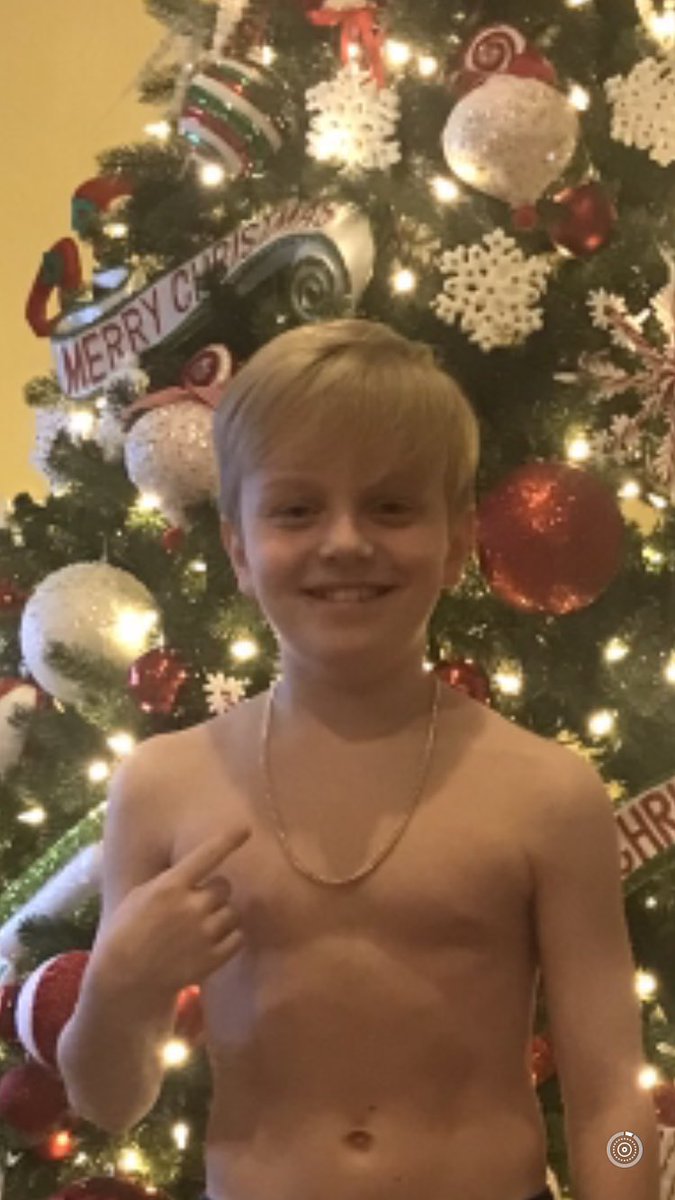 Did anybody @JeffreyHumbleFC find or pick up a golden chain today ? It’s my boys Christmas present &amp; he’s heartbroken …
Our game was a 12.00 noon kick off &amp; we left around 1.15pm …
If anybody has any information please DM me … retweets very much appreciated 👍🏻⚽️