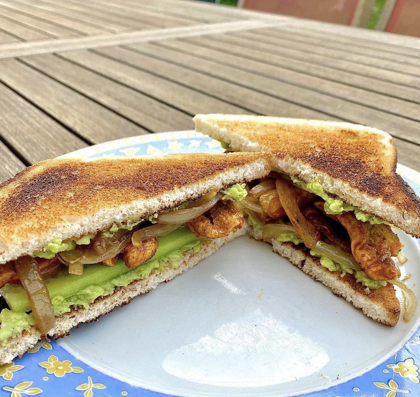 MonateCandice's tweet photo. J’ai ouvert un compte de cuisine sur Instagram @candoupv_ avec des recettes super gourmandes &amp; hyper simples à réaliser ! N’hésitez pas à regarder ce que je fais et à lâcher un petit like ou à me donner votre avis ! Régalez vous bien la famille 🌶🔥🥘🥪🥑🥭 https://t.co/eaVsd7wR46
