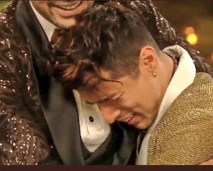 Ansh_Rahul_Asim's tweet photo. 👉Bigg Boss contestants who were rejected/bullied/demotivated by the show/Makers

BUT  Accepted in huge amounts by the audience 

#PratikSehajpal #UmarRiaz #AsimRiaz #RahulVaidya

TATTI CHANNEL COLORS TV
BIGG BOSS NALLA SHOW https://t.co/WdzTzO0Hf9