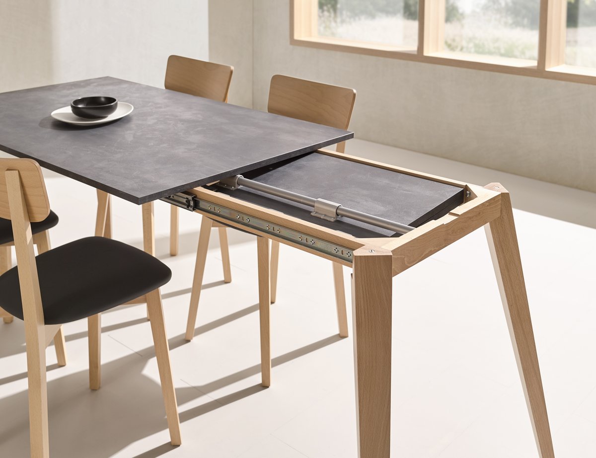 BLUMVER_ES's tweet photo. Desliza las patas y... ¡mesa ampliada!
La mesa California con estructura de madera de haya es versátil, robusta y con un montón de opciones de colores con la que configurarla.
👉🏽 https://t.co/C6XPEzOzi1
#mesaextensible #mesasdemadera https://t.co/zdl18eMpFy