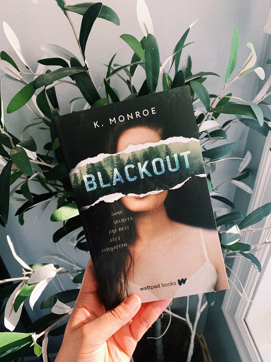this girlie will be hitting the shelves in a little over a WEEK 🖤✨ i can’t believe she’ll officially be out in the world soon. and there’s still time to preorder! 

books.wattpad.com/shop/p/blackout
