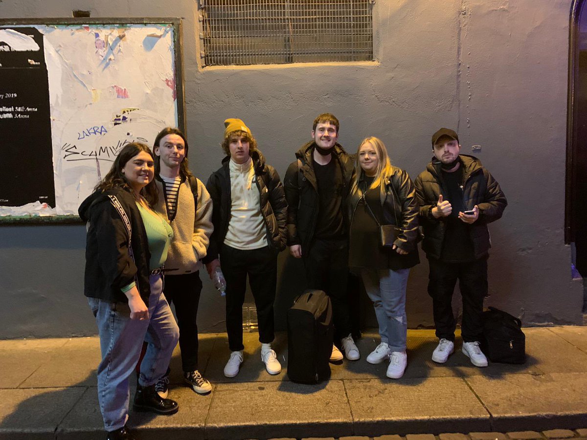shan_oooon's tweet photo. Staying awake 24hrs travelling from Aberdeen to see one of the best gigs yet! And to top it off meeting our favourite Scottish band cheers lads 🤘❤️@TheSnuts @thekooksmusic @3olympiatheatre https://t.co/Dfu8Tdm68y