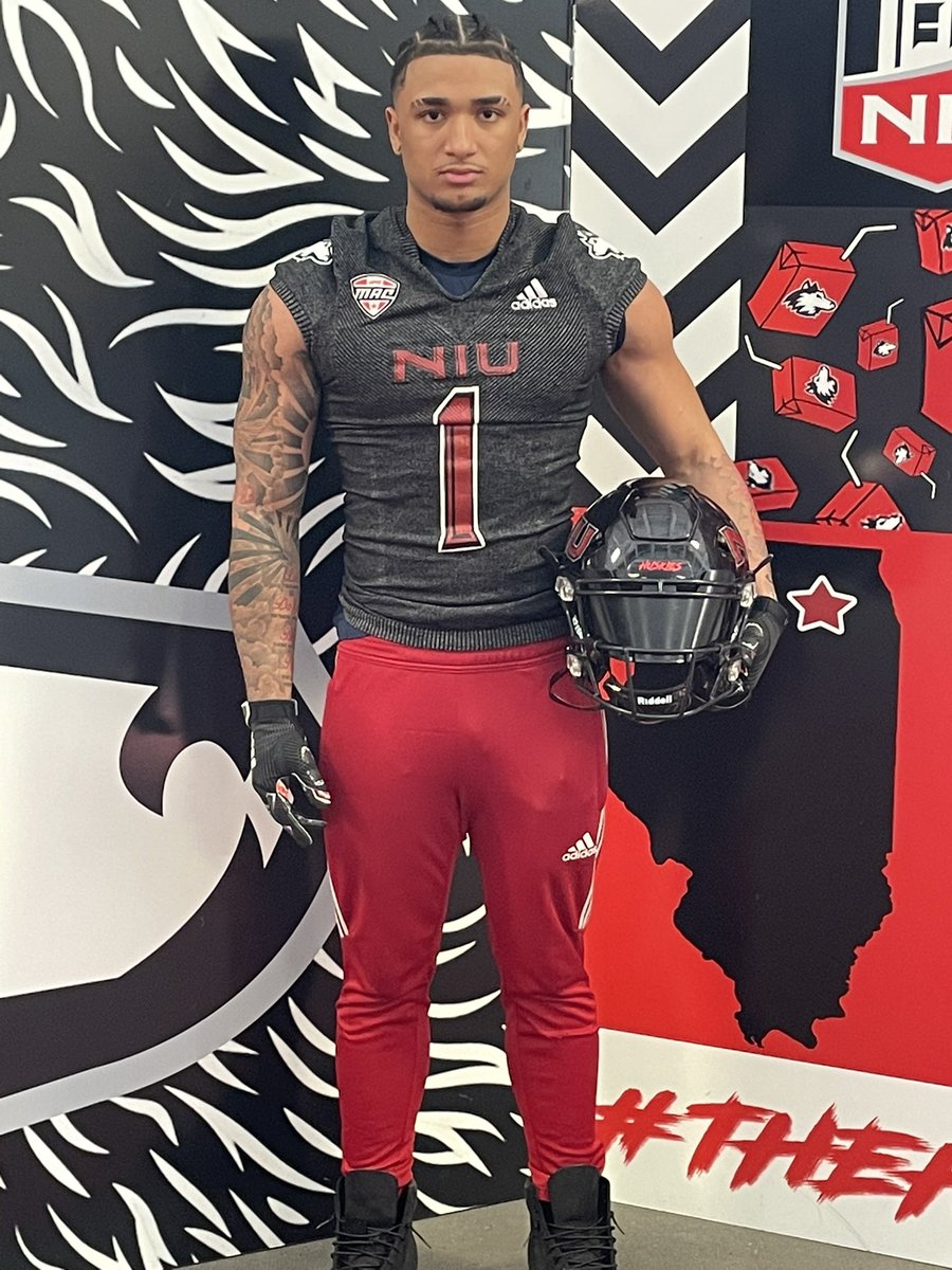 PhillipsWildca1's tweet photo. Phillips Wildcats- Ryan McDonald Class of 2023 WR/S.     Junior Day     Go Cats!!💙🅿️ https://t.co/vLnSciKYSc