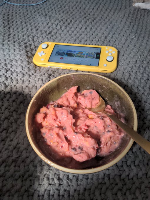 Smoothie bowl and the new pokemon game, this is the life.   Findom nonbinary https://t.co/gL4hAykdI7<a href="/tag/nonbinary"class="tags"><span>#nonbinary</span></a>