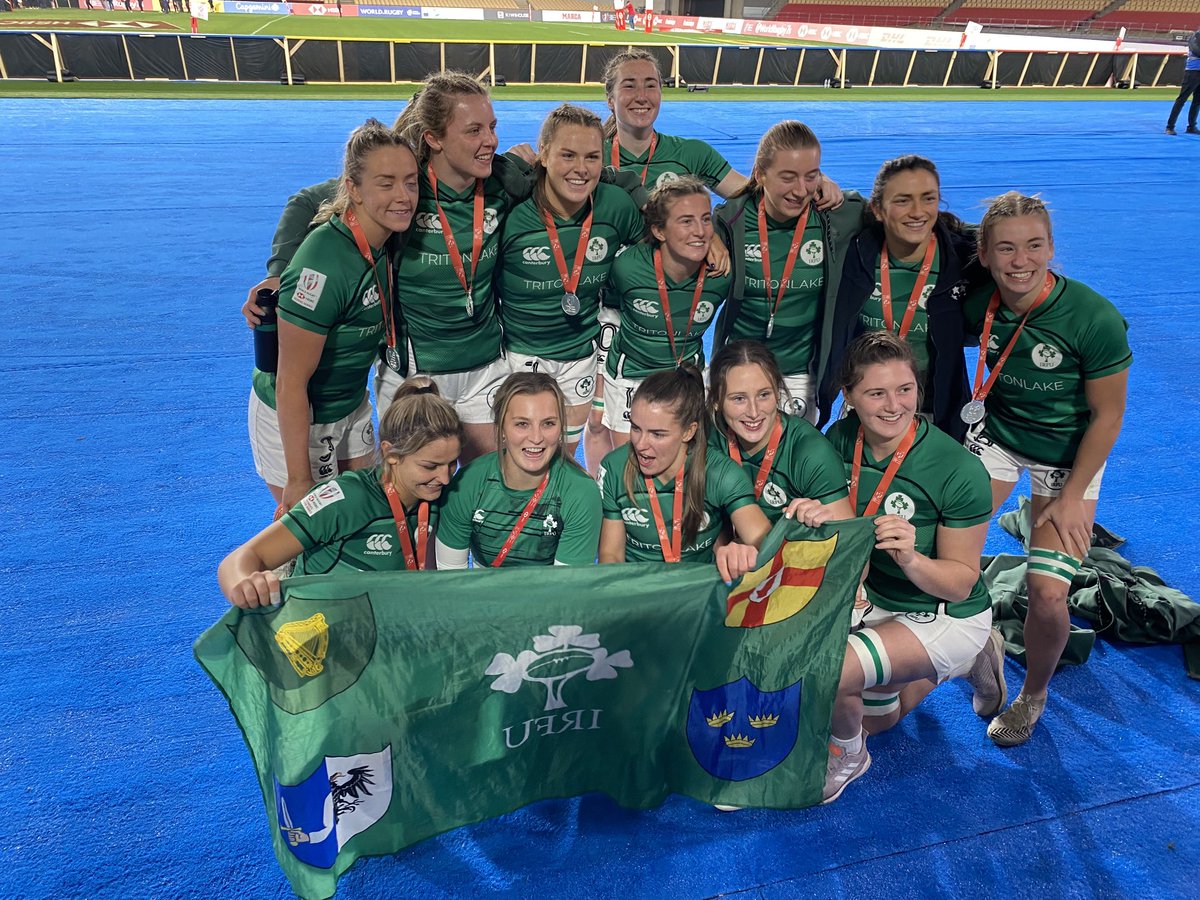 #IreW7s Silver Medalists World Rugby 7s  Seville ⁦@WorldRugby7s⁩ ⁦@IrishRugby⁩ Congratulations Ireland Women - World class team!!