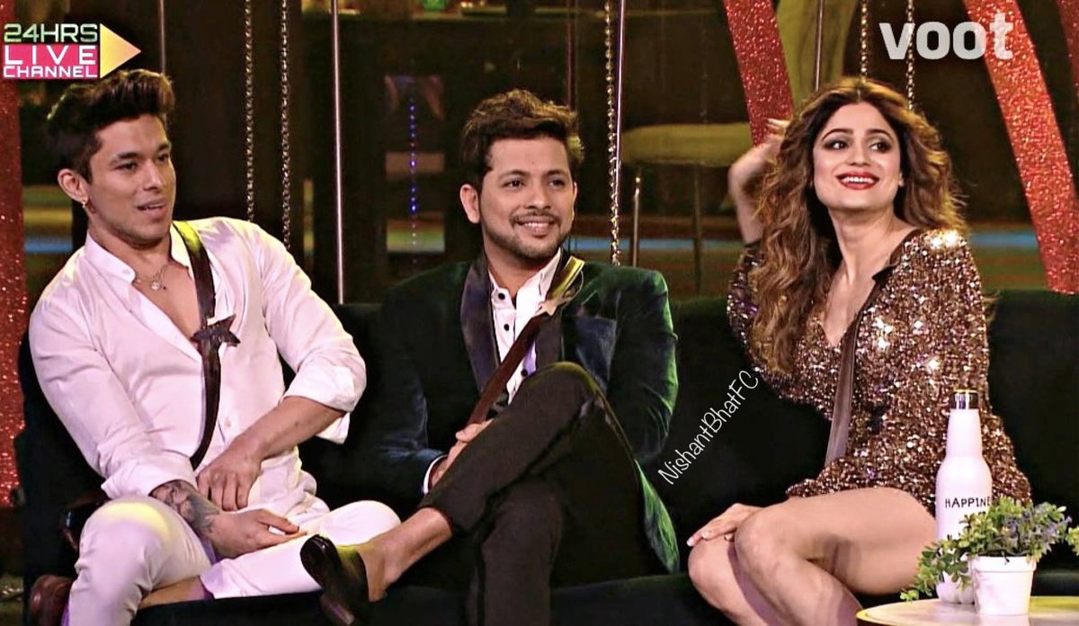 UrbanAsian's tweet photo. One of the best friendship bond in #BiggBoss15 house ❤️
The trio - @ShamitaShetty
@TheNishantBhat &amp; @realsehajpal 🥰

#PraNiSha #BiggBoss #BiggBoss15 #ShamitaShetty #PratikFam #NishantBhatt #PratikSehajpaI #NishantSquad #ShamitasTribe #BB15 #PratikIsThsBoss #friendshipgoals https://t.co/dS0Lp4oDZA