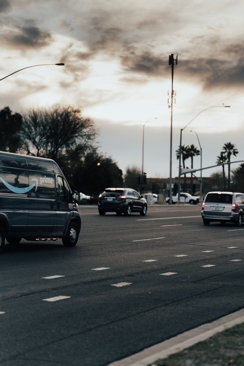 brewpanda21's tweet photo. Caught the true heroes during the pandemic. 💪

@amazon 

👁: Sigma 85mm f/1.4 DG DN
📸: pandaphotographyaz

#sonyalpha #sonya7iv #sigma #sigmaphoto #streetphotography #sigma85mmart #bmstreetpov #opticalwander #azphotographer https://t.co/BOnInRmHYt