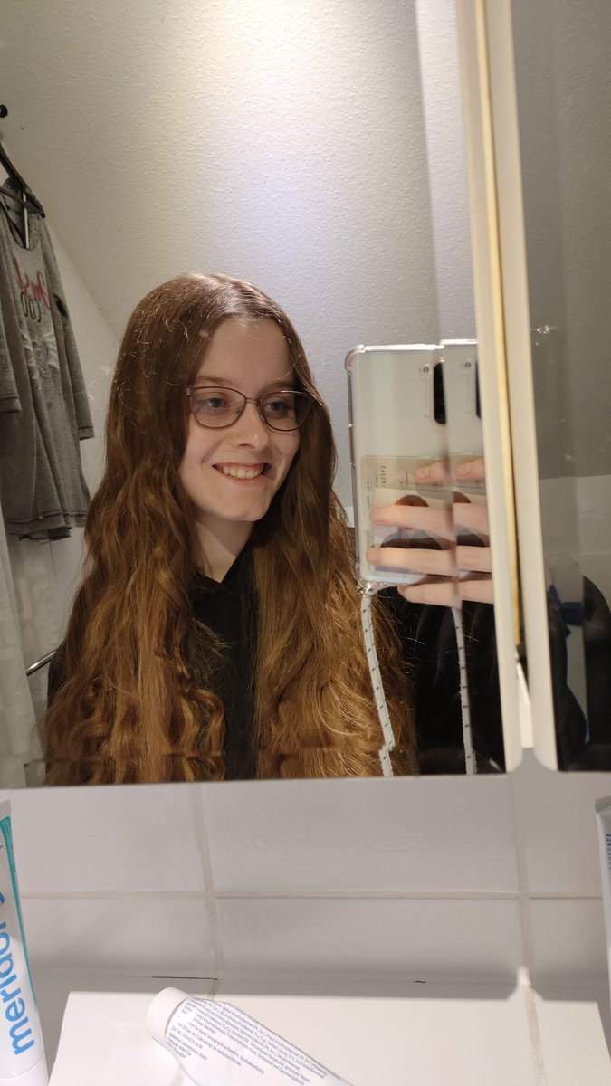 zUnverdient | Finja tweet media