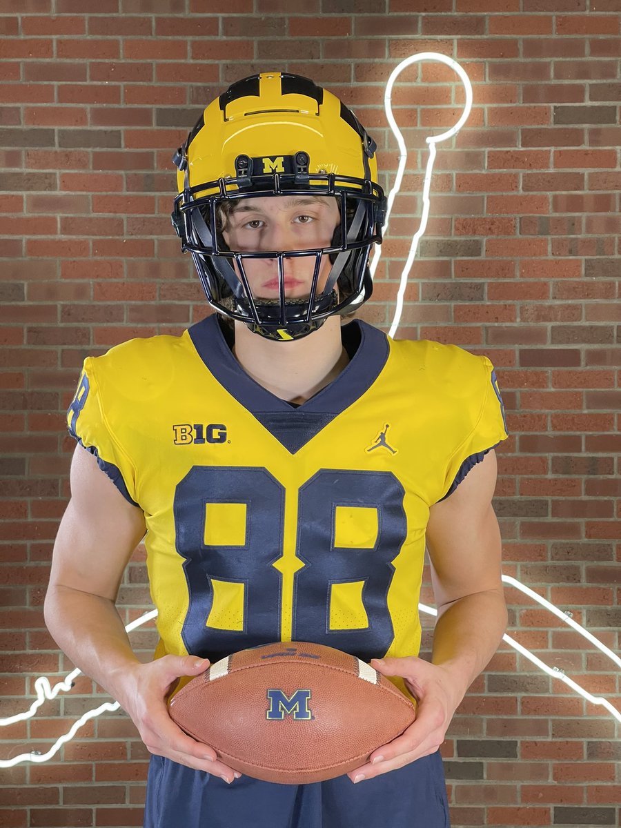 bpkorn00's tweet photo. After a great visit and talk with @CoachJim4UM and @JayHarbaugh I am thankful to say that I have been offered by the University of Michigan
@AllenTrieu 
@TheD_Zone https://t.co/f0GXvexFya