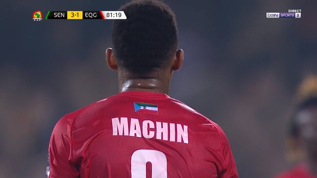 YonEcenarro's tweet image. Le gars qui a floqué le maillot connaissait pas son nom, il s'est dit "vas-y flemme".