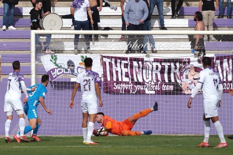 jesuslc_13's tweet photo. I will not stop fighting until the end🧤💜💪🏻⚽️ https://t.co/cvFxuYNez6