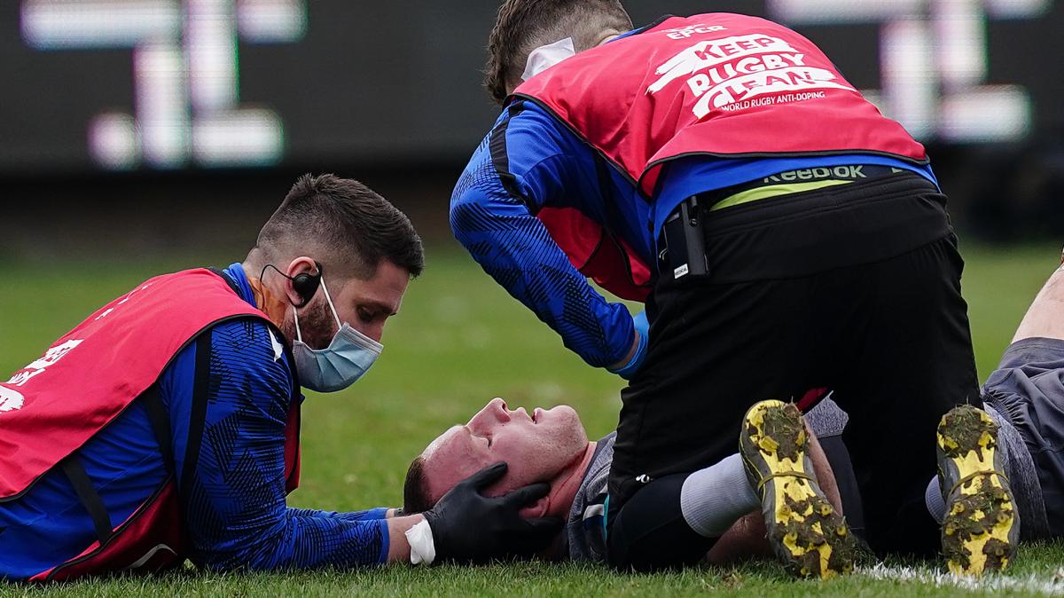HeadAndBrain's tweet photo. Rugby says it looks after its own. Concussion crisis tells us something very different https://t.co/NACkBe33Pj - Authorities talk the talk when it comes to welfare but players are suffering multiple head traumas #Concussions #Rugby #SportsRisks https://t.co/tOhsFVhv6K