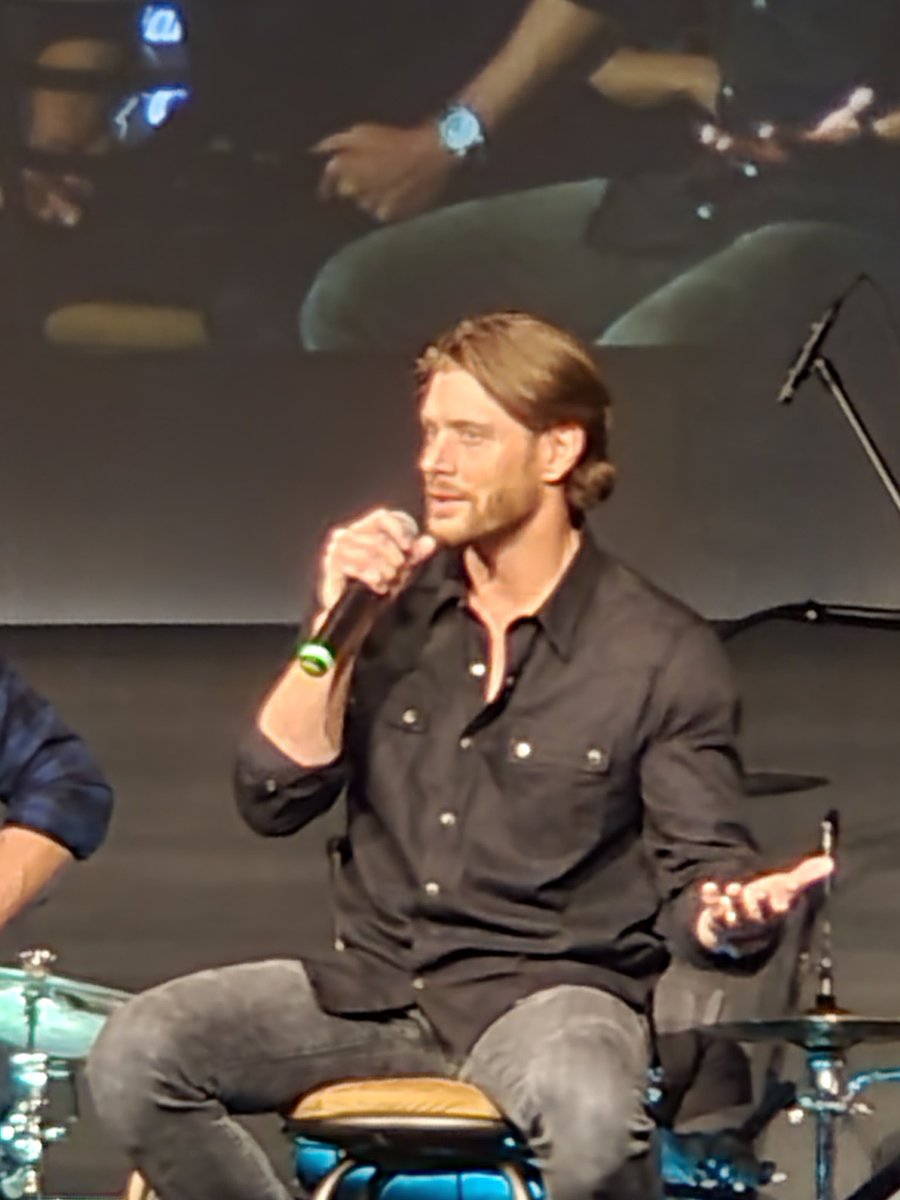 House that Danneel and Jensen are working on is old and there have been sightings. Brought in someone to do cleansing she scattered rice on the porch and told them the spirits would take it with them. It was gone the next day. #SPNDallas #DallasCon #PlanoCon