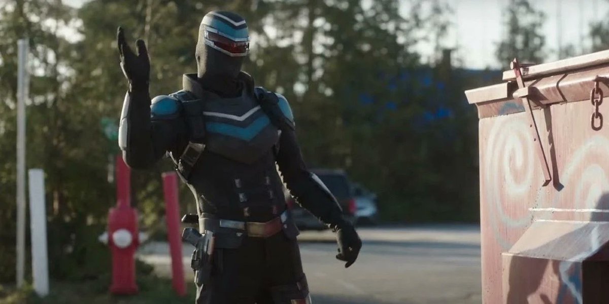 AtlantidaDCita's tweet photo. El VIGILANTE de #Peacemaker interpretado por Freddie Stroma es simplemente: CARISMA.

El toque PSICÓTICO y el estar trillado de la cabeza comulga perfectamente con su FIDELIDAD y búsqueda de ACEPTACIÓN y amistad.

¡Un tipo EXCÉNTRICO que se roba cada escena de esta serie #DC! https://t.co/QcJbZ7khvU
