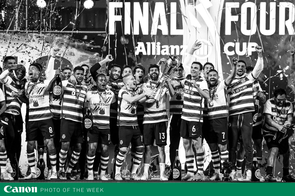 SportingCP's tweet photo. 𝐇𝐚𝐩𝐩𝐲 𝐟𝐚𝐜𝐞𝐬 😃 A Fotografia da Semana by Canon não poderia ser outra 📸🏆

#SportingCP #OndeVaiUmVãoTodos https://t.co/WN4N5QtAXp