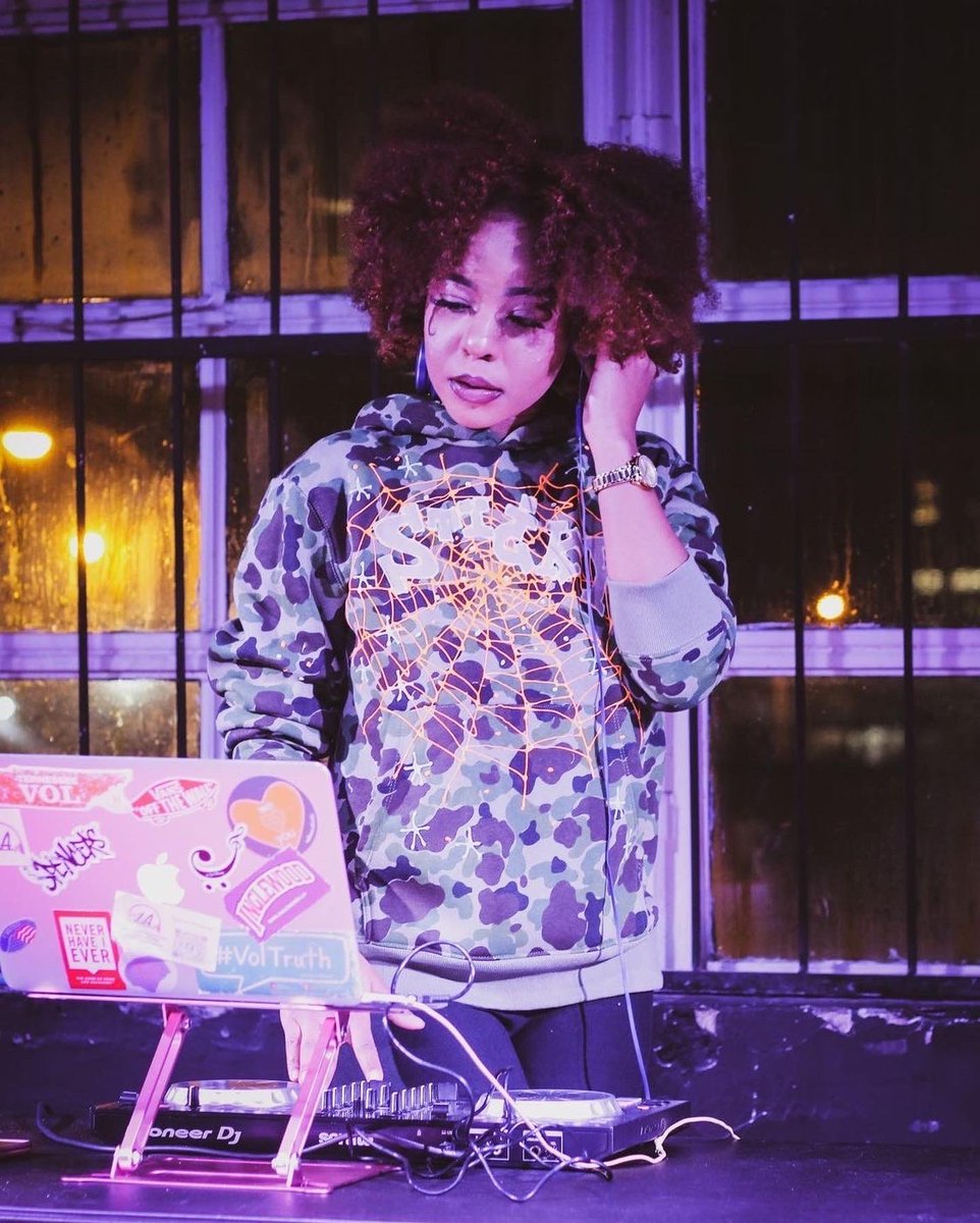 atriptoLA's tweet photo. Last night was such a great event with so many creative and talented people! I love when Memphis creatives come together. Itโs always an amazing experience. We have sooo much talent in the city!
I hope yโall had as much fun as I did!
#DJLA #TrapxartMemphis #atriptoLA ๐๐โ๏ธ https://t.co/3Z2jwP9vxN