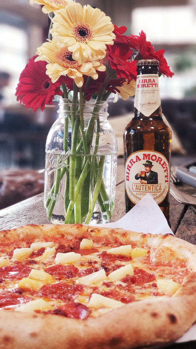 Ready for #SFvsLAR at 3:30?! With your #bacon, #pepperoni &amp; pineapple (aka "Jimmy G") #pizza at <a href="/SPSMarket/">SanPedroSquareMarket</a>'s large plaza, that can fit a #NinerFaithful #ninernation crowd! #tastesgreatbaby #PizzaBoccaLupo #goNINERS <a href="/NFL/">NFL</a> #NFL #playoffs #nflplayoffs #dtsj #beer #artisan #pizzaparty