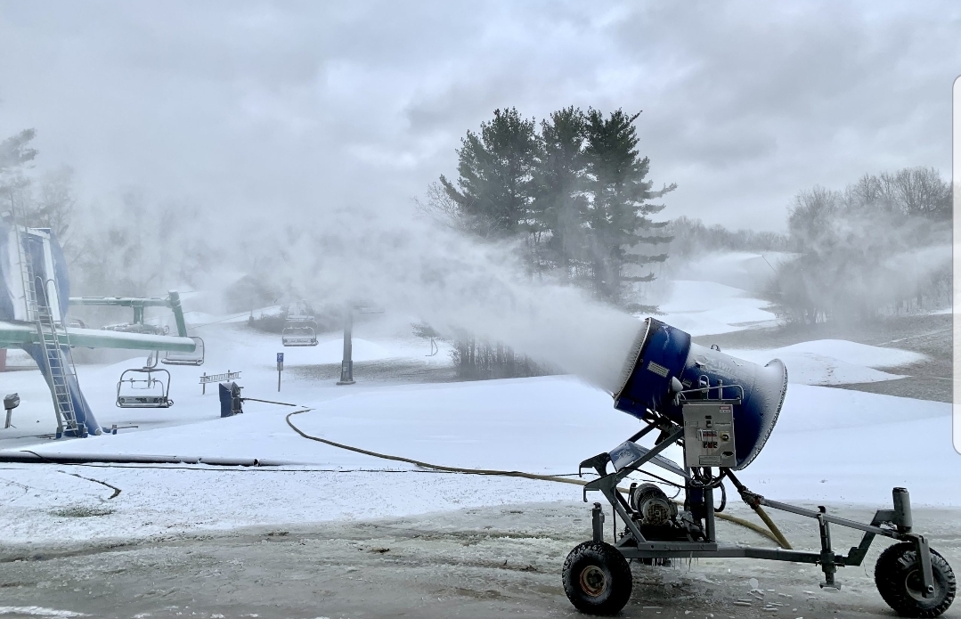 Our friends Boler won the 'I am a Snowmaker' challenge!!

london.ctvnews.ca/boler-named-wi…

#ldnont #snowmaker #snowmaking #winter #snow #skiing #snowboarding #tubing #southernontario