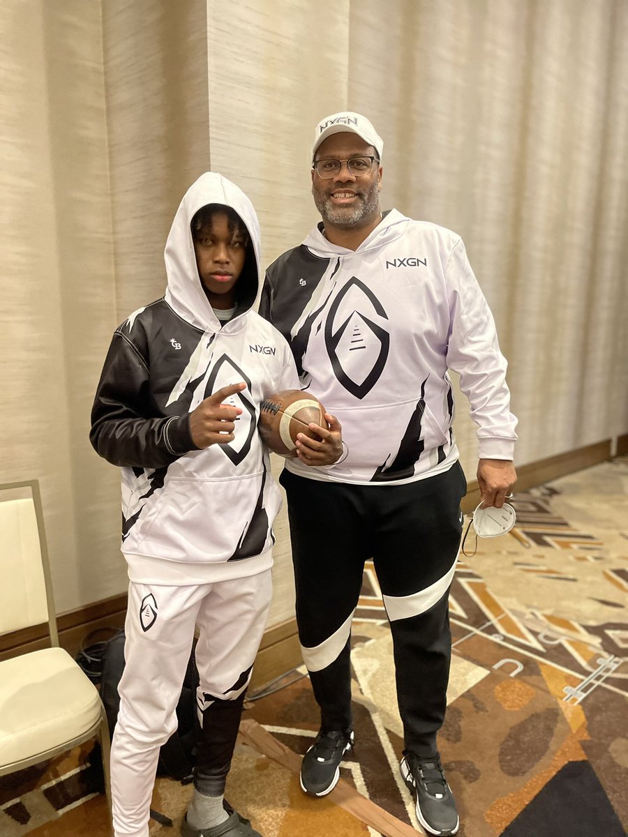 RenfroCam's tweet photo. Thanks to @BWILLnfl and his staff @TheSHOWByNXGN for the invitation this weekend. I was able to learn from some amazing QB coaches and compete with the top QBs in my class. Looking forward to the next one. #SynperGang🎯 #nxgnmega @QBHitList @TheQBTech @Youth1Media @nationalradar https://t.co/5c1KHwjnVq