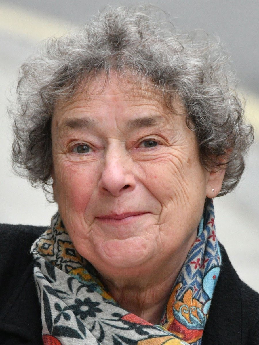 Shout out for Linda Bassett as Phyllis Crane in #CallTheMidwife . Absolutely love her.