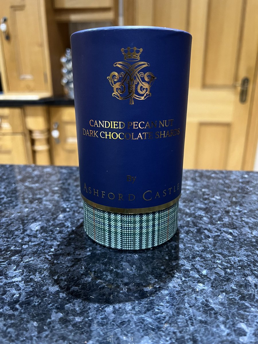 markdaly10's tweet photo. @RochfordNiall @ashfordcastle @red_carnation They really do taste as good as they look. Thank you @paulapastry https://t.co/OK2VIWCzLI