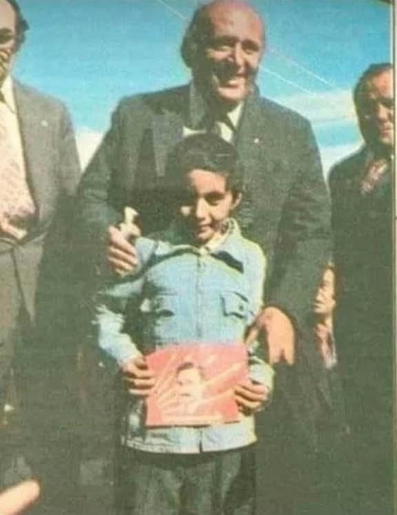 serapsa's tweet image. Bu cocuk ne yapiyor simdi?