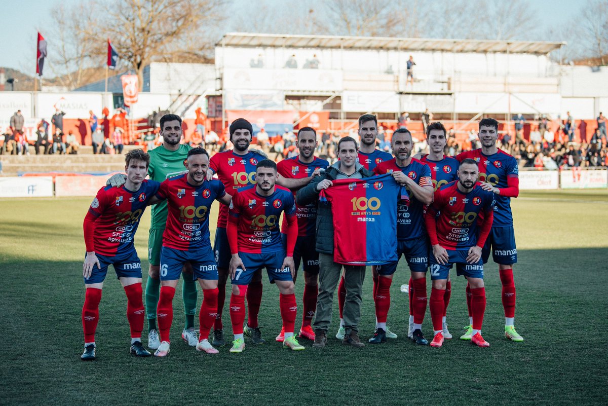 UEO1921's tweet photo. ⚙️👕

𝙈𝘼𝙉𝙓𝘼, 𝙐𝙉 𝘿𝙀𝙇𝙎 𝙉𝙊𝙎𝙏𝙍𝙀𝙎!

Reconeixement a l'empresa olotina, estretament lligada al club i un dels patrocinadors principals.

👥 Ens ha acompanyat Pol Agustí, el director general de #MANXA.

🤗 Gràcies per la confiança en el projecte!

#LesNostresEmpreses https://t.co/SkkzKT5ZRk