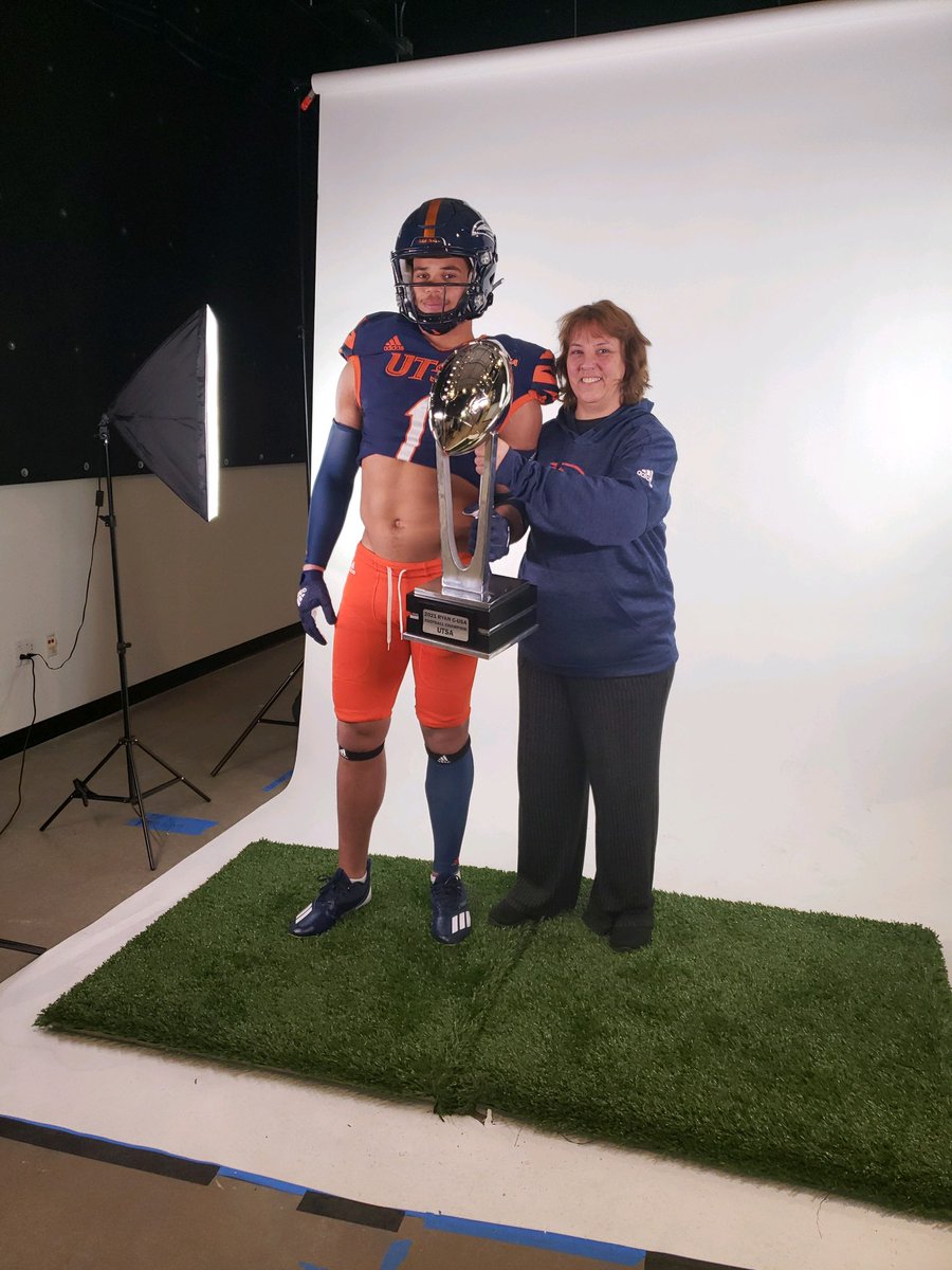 Jamesdjonkam55's tweet photo. Had a wonderful visit this weekend at @UTSAFTB‼️
 @CoachRodWright @CoachTraylor @Coach_Marfo #DREAMU https://t.co/psVuZnNqfB