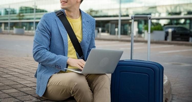 Ем деловой. Переезд ит специалистов в финляндию. Программист it специалист. Глубинка россии. Программист переехал в деревню.