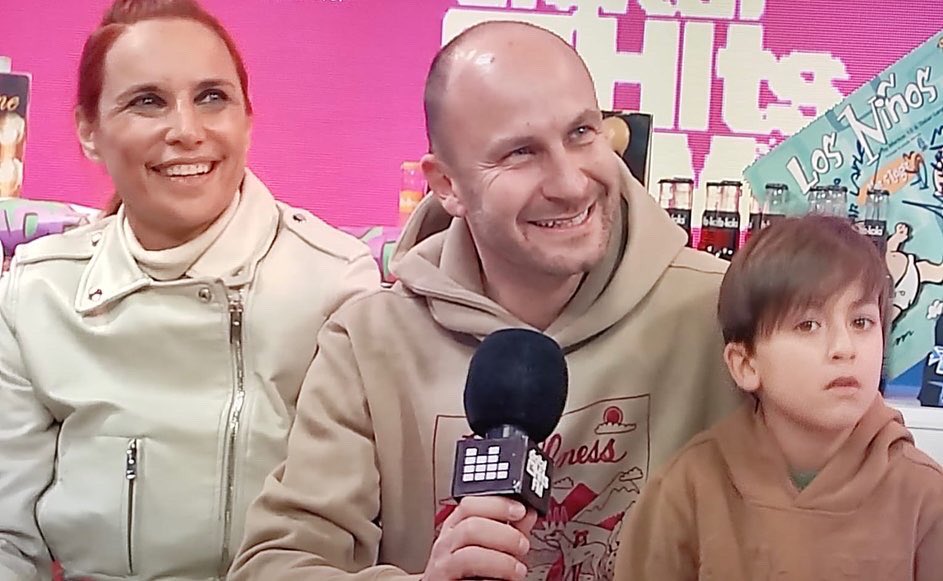 djmonicax's tweet photo. @DjPiyuli @JulioPosadas #Skudero #OriolCarrio @digitalhitsfm @elquemestrenca 

#DJ #DJane #Deejay #DigitalHits #ElQueMesTrenca #DJPiyuli #JulioPosadas #MonicaX #Remember #Makina 🎚😍 https://t.co/idVCiCWgER