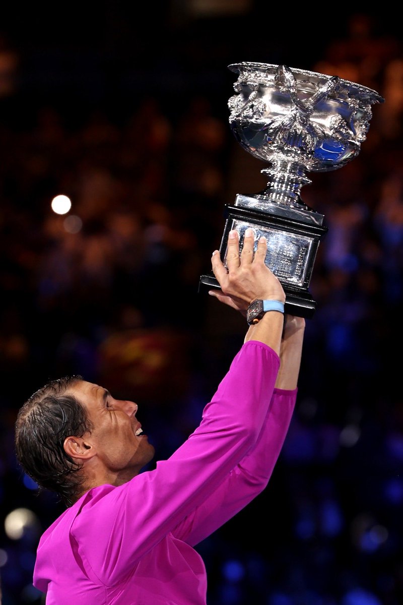 Cuando todo parece perdido, siempre hay una esperanza. 
Gracias <a href="/RafaelNadal/">Rafa Nadal</a> por demostrarnos que sin sufrimiento no hay felicidad 🎾 #AusOpen