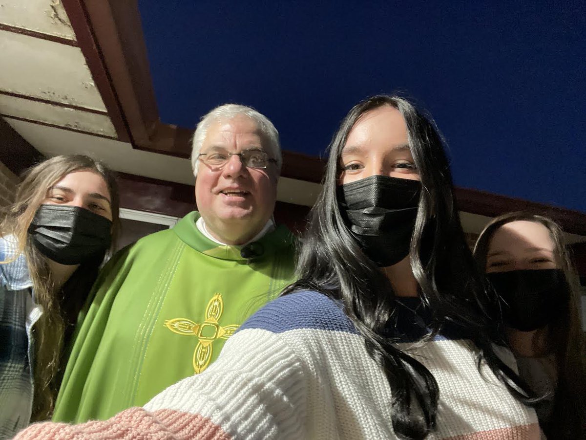 StCeciliaHouse's tweet photo. #picswithmypastor https://t.co/U4UkBILaQR