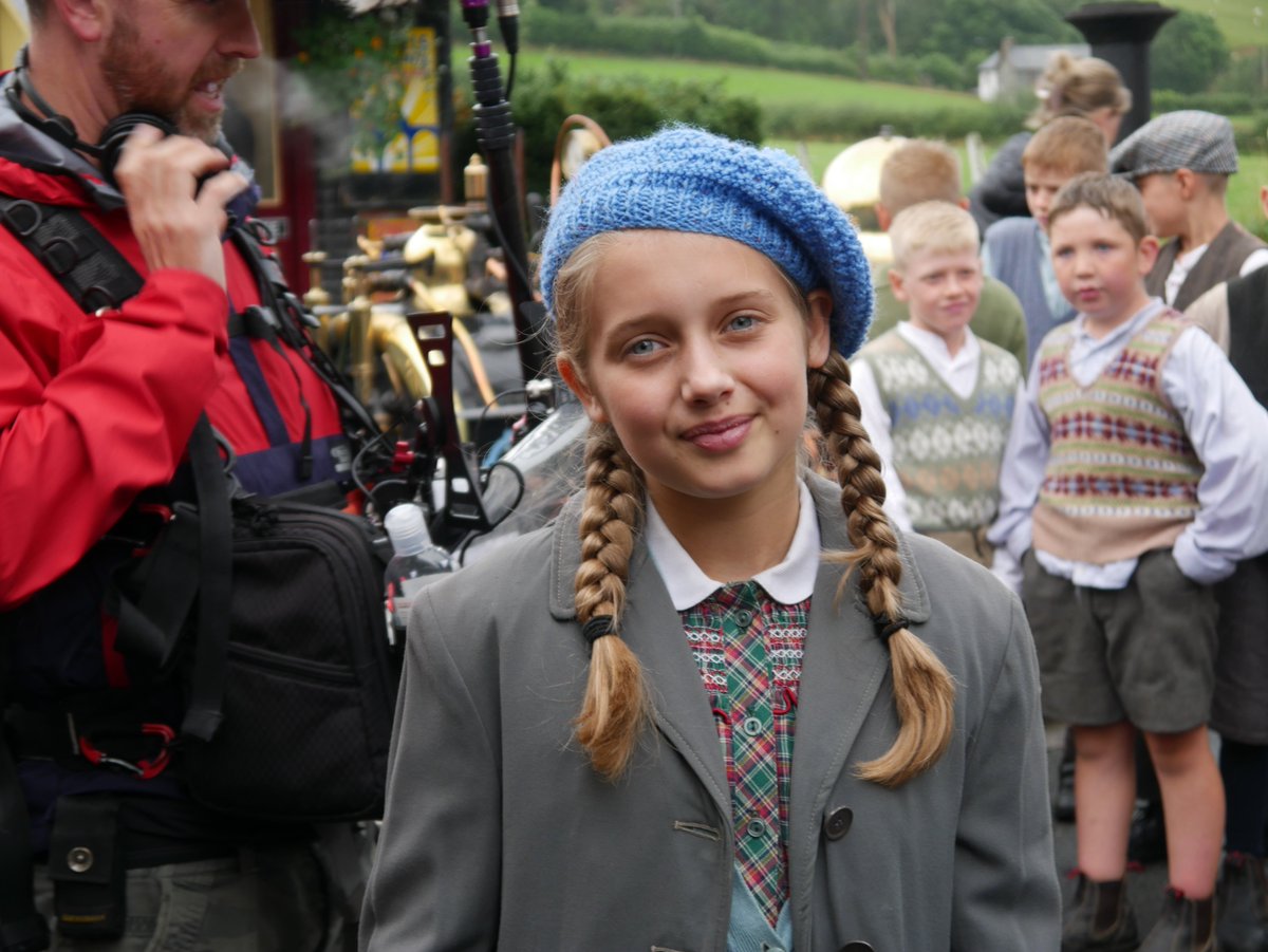 wildflamemedia's tweet photo. Rhai y tu ôl i'r llenni o bennod heno o Efaciwis ar @S4C 
Some behind the scenes from tonight's episode of Efaciwis on @S4C 
If you missed it, catch up on @BBCiPlayer https://t.co/Ko3OU0UiyO