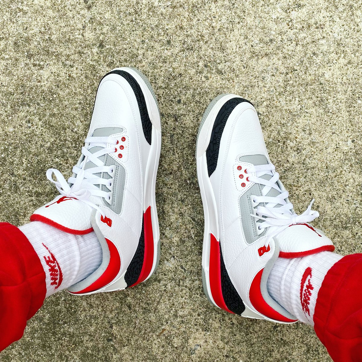 RT @soleguru: Fire reds for today
.
.
#yoursneakersaredope #kotd https://t.co/Lt873Crqhg