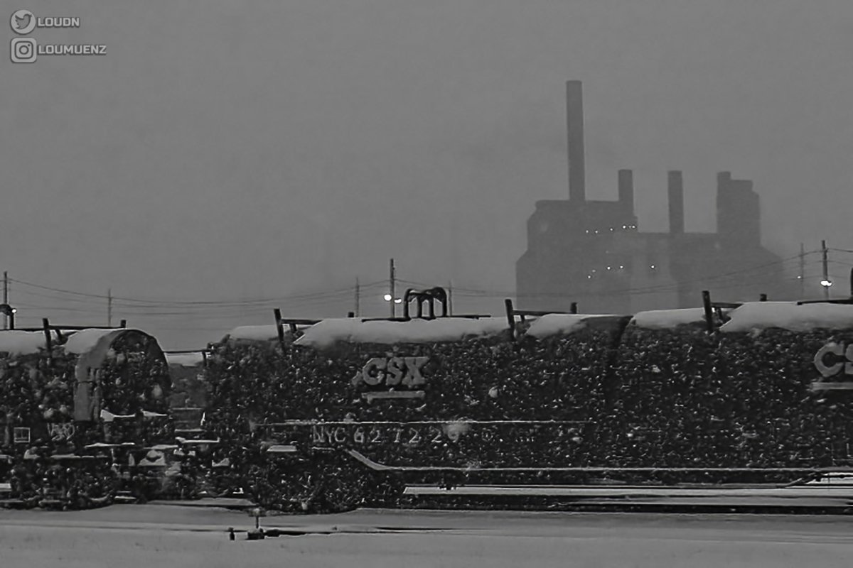 Snowstorm at the rail yard.
-January 30 2007
.
pbase.com/image/73787740… / instagram.com/p/CZXd1S9JZ1S/
.
#cleveland #cleflats #bw #blackamdwhite #railyard #snow #streetphotography #tbt #january2007