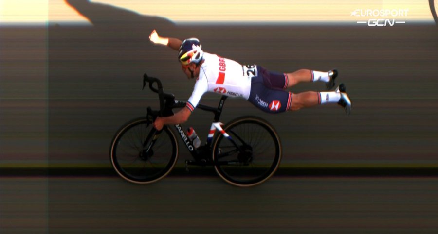 FKYYAf6WYAk0X9V?format=jpg&name=900x900