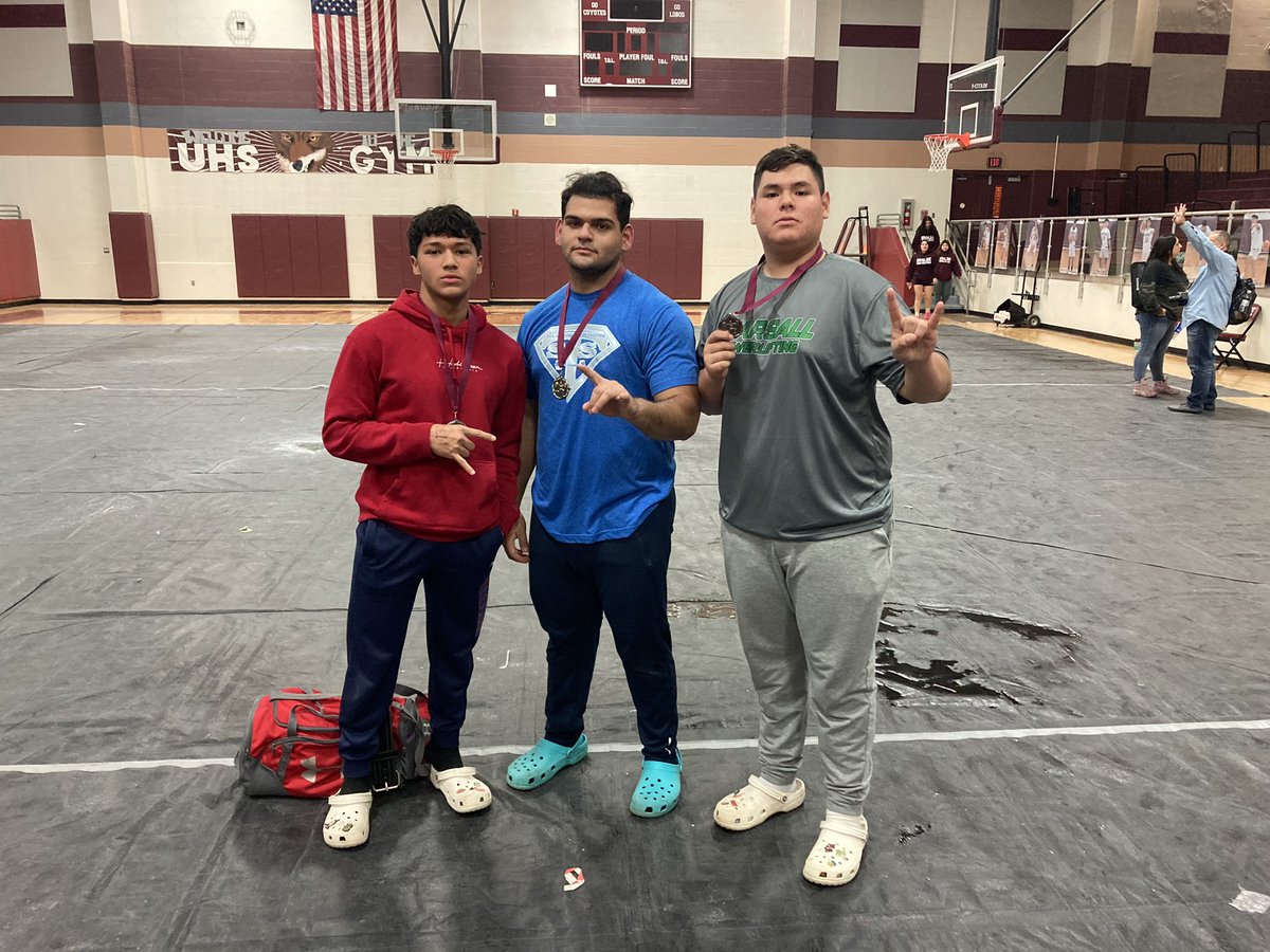 pearsallath's tweet photo. ‼️Powerlifting Alert‼️
@ Uvalde Coyote Invitational 1/29
Gabriel Gutierrez - 1st
Ariel Hernandez - 1st
Kingston Martinez - 2nd
Ryan Hughes - 4th
Brittney Briseno - 1st
Llubia Rodriguez - 1st
#MaverickPower 🤘🏽💪🏽 https://t.co/dyLG8IeemX