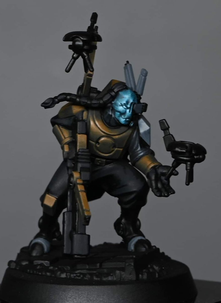 Daemonrich's tweet photo. Games Workshop sent me some Tau for the release of the new codex, so I painted up #Darkstrider as he looks cool! I'll be releasing a YouTube video for him when he's finished. #PaintingWarhammer #WarhammerCommunity #Warmongers https://t.co/HH5KnbE7VT