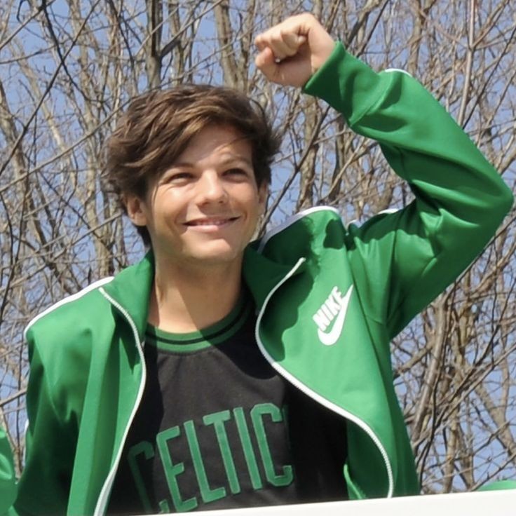 SamiraYahaira's tweet image. gracias por aparecer, me alegras el día.
I vote #Louies for #BestFanArmy at the #iHeartAwards